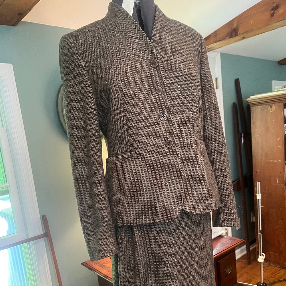 Wonderful Brown tweed Brooks Brothers Suit, sz 6